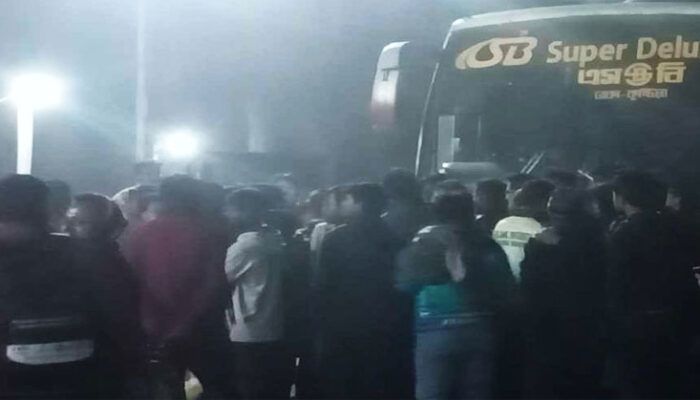 সমন্বয়কদের সাথে শিক্ষার্থীদের হাতাহাতি