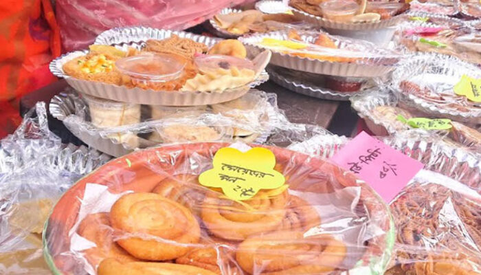 ২০ টাকায় পাওয়া যাচ্ছে ‘মেয়েদের মন ও ব্যাকআপ’