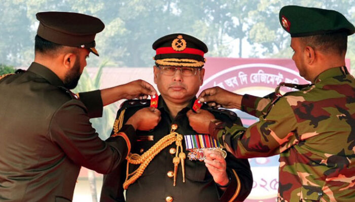 ইস্ট বেঙ্গল রেজিমেন্টের ‘কর্নেল অব দ্য রেজিমেন্ট’ হলেন সেনাপ্রধান