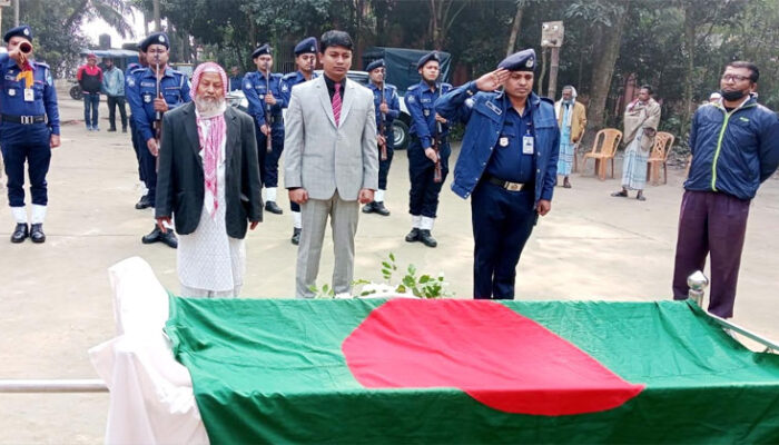 রাষ্ট্র্রীয় মর্যাদায় রামপুরে বীর মুক্তিযোদ্ধা জাহাবক্স পাটওয়ারীর দাফন সম্পন্ন