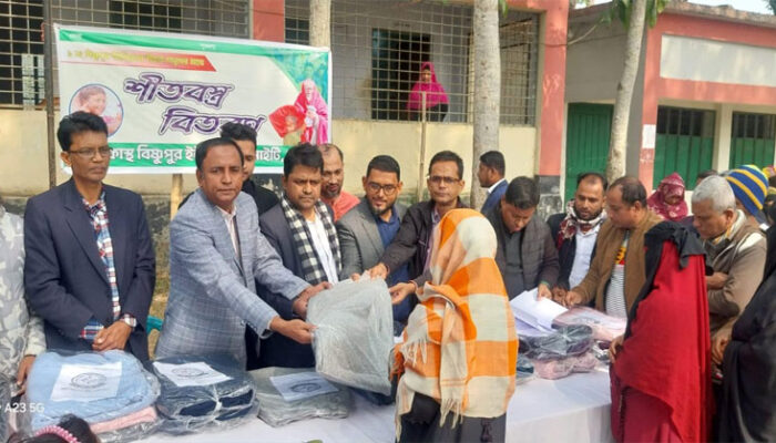 বিষ্ণুপুরে নদী তীরবর্তী শীতার্তের মাঝে শীতবস্ত্র বিতরণ