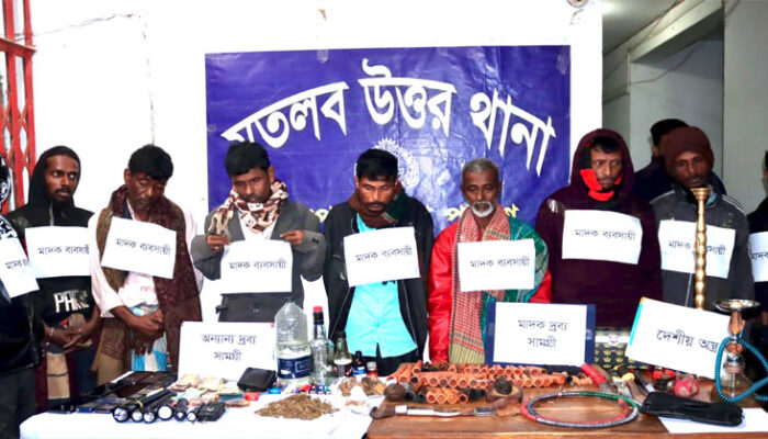 মতলব উত্তরে যৌথ বাহিনীর অভিযানে মাদকদ্রব্য ও দেশীয় অস্ত্রসহ গ্রেপ্তার ৯