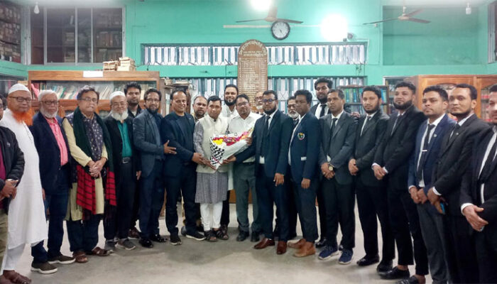 চাঁদপুর প্রেসক্লাবের সাথে জেলা আইনজীবী সমিতির শুভেচ্ছা বিনিময়