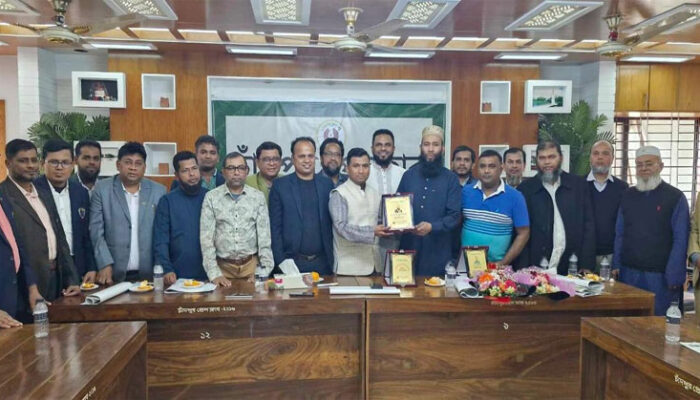 চাঁদপুর প্রেসক্লাব নেতৃবৃন্দের সাথে রূপসী চাঁদপুর ফাউন্ডেশন নেতৃবৃন্দের শুভেচ্ছা বিনিময়