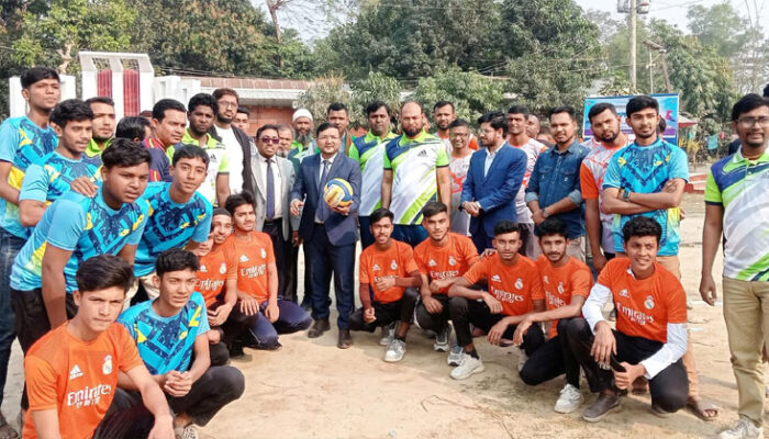 কচুয়ায় প্রশাসনের আয়োজনে ভলিবল টুর্নামেন্ট খেলা উদ্বোধন