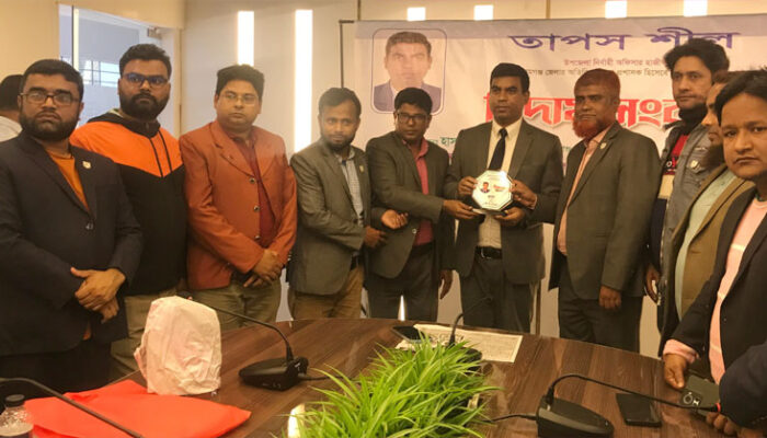 হাজীগঞ্জ প্রেসক্লাবের আয়োজনে ইউএনও’কে বিদায়ী সংবর্ধনা