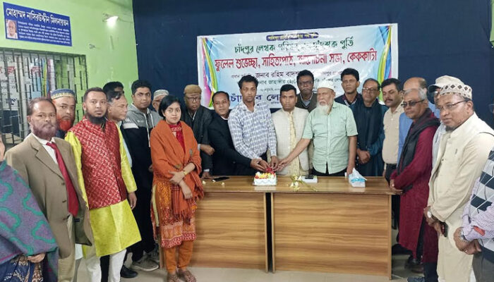 চাঁদপুর লেখক পরিষদের দু’দশক পুর্তিতে সভা ও কেককাটা
