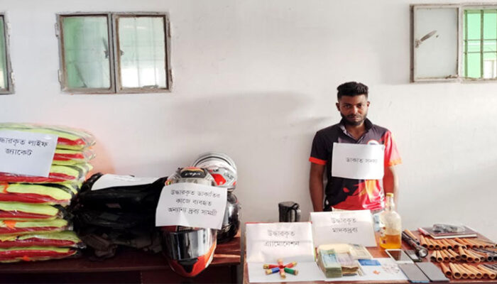 মতলব উত্তরে সংঘবদ্ধ ডা কা ত দলের সদস্য আটক