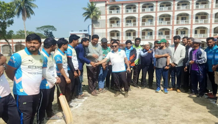 কচুয়ায় প্রশাসনের আয়োজনে ক্রিকেট টুর্নামেন্ট খেলা উদ্বোধন