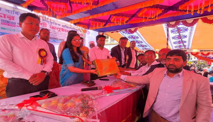এখলাছপুর উচ্চ বিদ্যালয়ে বার্ষিক ক্রীড়া ও সাংস্কৃতিক প্রতিযোগিতার পুরস্কার বিতরণ