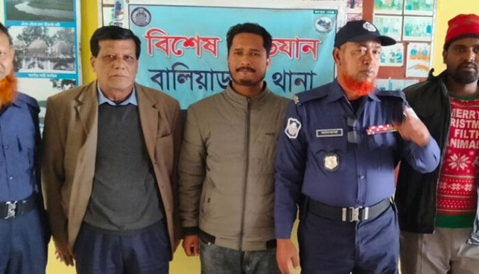ছাত্রলীগ নেতাকে থানায় দেখতে গিয়ে যুবলীগ নেতা আটক