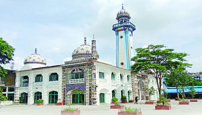 হাজীগঞ্জ বড় মসজিদের রমজান-ইফতার-সাহরীর হ্যান্ডবিল বিতরণ