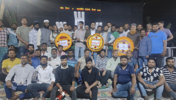 ভাষা শহীদদের শ্রদ্ধা জানালেন জেলা ও হাজীগঞ্জ পৌর জাতীয়তাবাদী রিকশা-ভ্যান-অটো চালক দল
