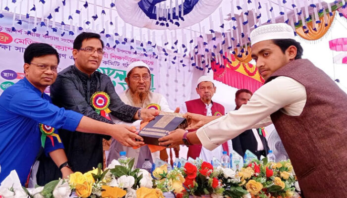 কচুয়ায় ফ্রি মেডিকেল ক্যাম্প ও শিক্ষা উপকরণ বিতরণ