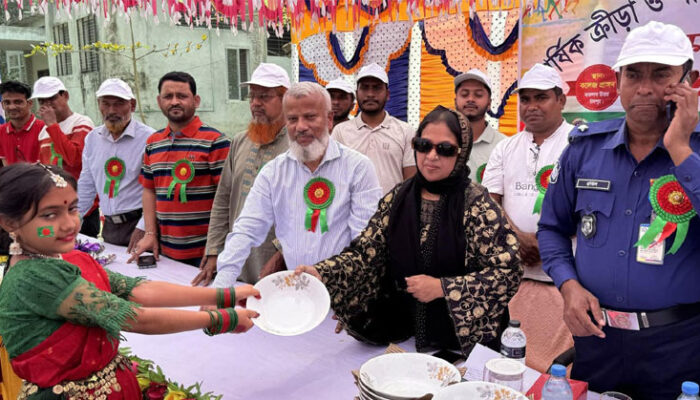 শিক্ষার্থীদের পড়ালেখার পাশাপাশি নিয়মিত খেলাধুলা করতে হবে
