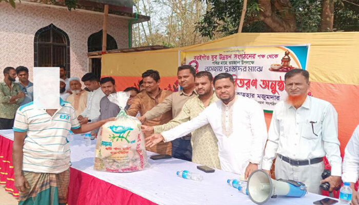 কচুয়া বর‌ইগাঁও যুব উন্নয়ন সংগঠনের ইফতার সামগ্রী বিতরণ 
