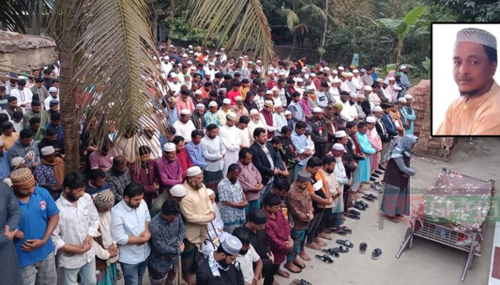 হাজীগঞ্জে অটো চালক হ ত্যা র আসামীদের বসতঘর জ্বালিয়ে দিয়েছে গ্রামবাসী