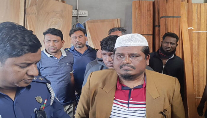 মতলব উত্তরে ডিবি পরিচয়ে  ডাকাতির চেষ্টা, আটক ৩