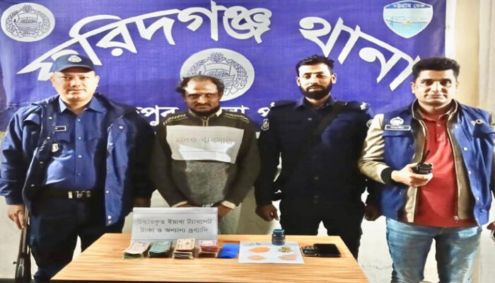 ফরিদগঞ্জে যৌথ বাহিনীর অভিযানে ইয়াবাসহ শীর্ষ মাদক কারবারি গ্রেফতার 