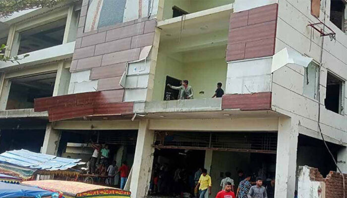 কুমিল্লায় আওয়ামী লীগ অফিস ‘পাবলিক টয়লেট’ করার ঘোষণা