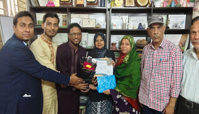 নারী দিবসে রোটারিয়ান আলেয়া বেগম লাকীকে চর্যাপদ একাডেমির সংবর্ধনা