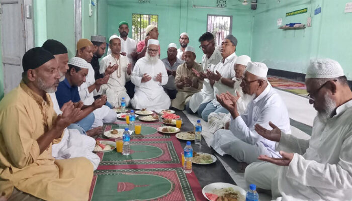 শেরেবাংলা হোস্টেল মসজিদ কমিটির ইফতার ও দোয়া অনুষ্ঠিত