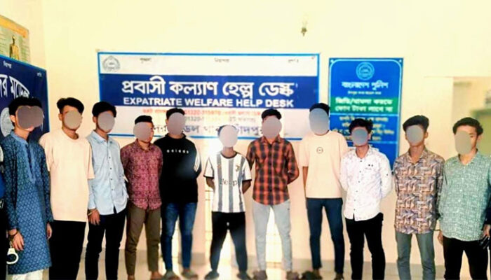 চাঁদপুর শহরে কিশোর গ্যাং এর ১১ সদস্য আটক