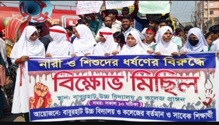 নারী নির্যাতন ও ধর্ষকদের বিচার দাবিতে বাবুরহাটে শিক্ষার্থীদের মানববন্ধন