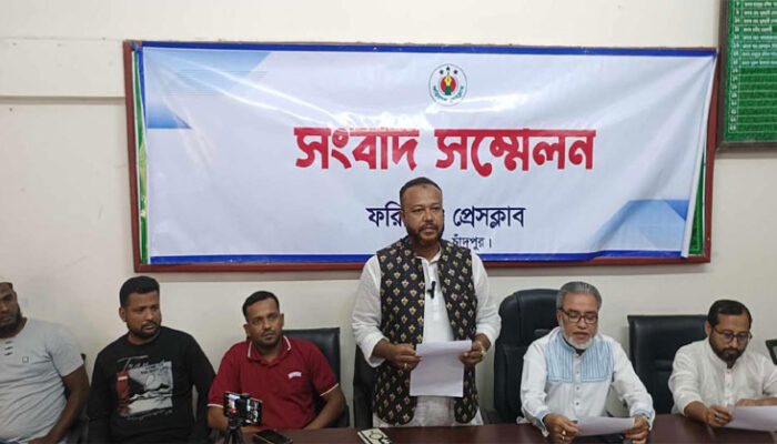 গল্লাক বাজারের টয়লেটের দুর্ভোগের কথা জানালেন বাজার আহ্বায়ক