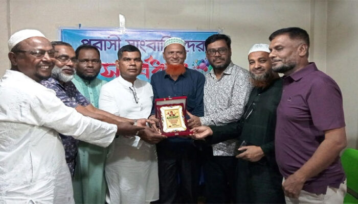 কচুয়ায় প্রেসক্লাবের পক্ষ থেকে প্রবাসী সাংবাদিক শাহী এমরান সিকদারকে সংবর্ধনা