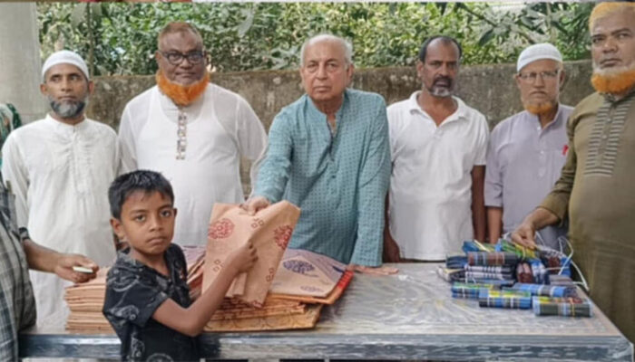 মতলব উত্তরে আহসান গ্রুপের উদ্যোগে ঈদ বস্ত্র বিতরণ