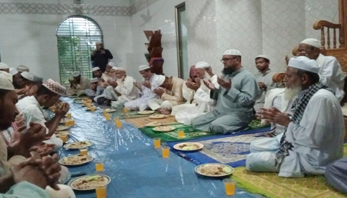 ইউনিটি গ্রুপের চেয়ারম্যান মাসুম বিল্লাহ’র আয়োজনে ইফতার মাহফিল  