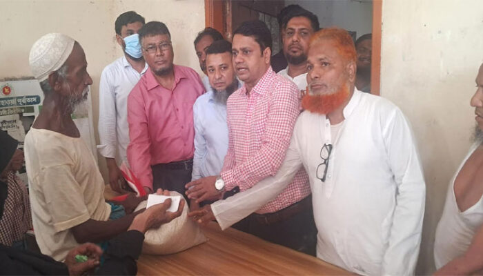 আশিকাটিতে হত দরিদ্রদের মাঝে ভিজিএফের চাল বিতরণ