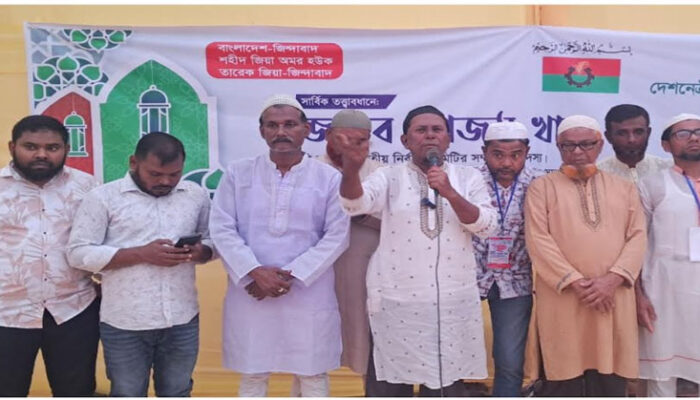 বাবুরহাটে বিএনপি নেতা আজম খানের উদ্যোগে ইফতার ও দোয়া মাহফিল