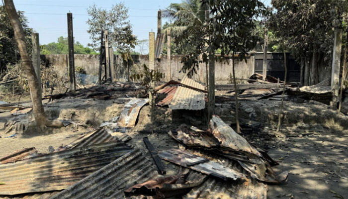 মতলব উত্তরে ছাত্রদল নেত্রীর বাড়িতে অগ্নিসংযোগ