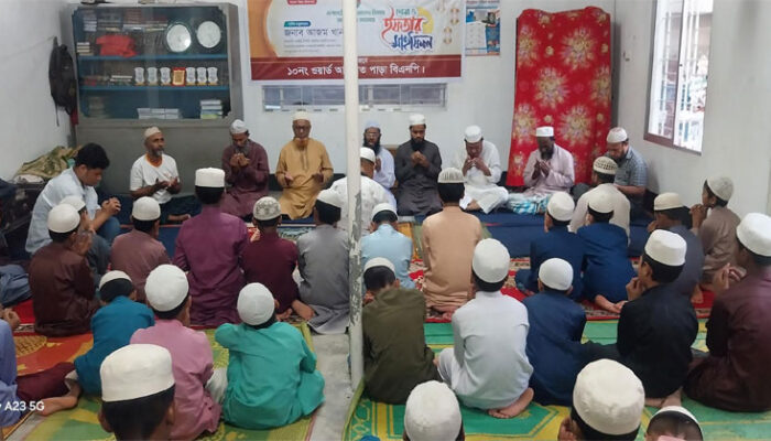 বিএনপি নেতা আজম খানের উদ্যোগে এতিমদের নিয়ে ইফতার ও দোয়া মাহফিল