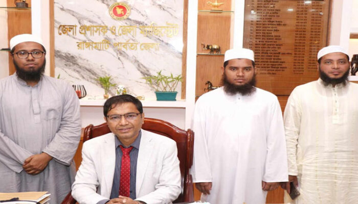 শাহরাস্তির বিয়াম ল্যাবরেটরি স্কুলের স্বপ্নদ্রষ্টা হাবিব উল্লাহ মারুফের সাথে অধ্যক্ষের মতবিনিময়