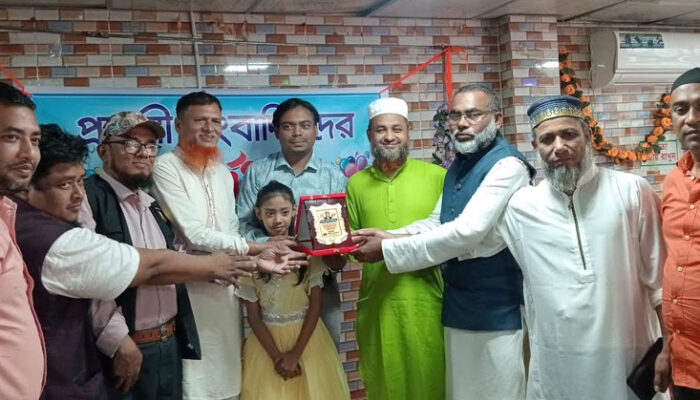 কচুয়া প্রেসক্লাবের পক্ষ থেকে প্রবাসী সাংবাদিক এমরান তালুকদারকে সংবর্ধনা