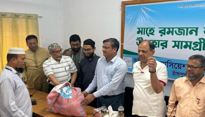 ডক্টরস্ এসোসিয়েশন অব বাংলাদেশের রমজানের উপহার সামগ্রী বিতরণ