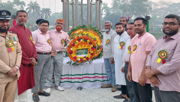 হাজীগঞ্জ প্রেসক্লাবের আয়োজনে স্বাধীনতা দিবসে বিনম্র শ্রদ্ধায় জাতীর বীরদের স্মরণ