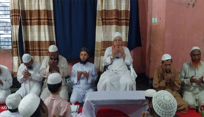 কারিমিয়া মাদ্রাসার হাফেজ ছাত্রদের পাগড়ী প্রদান ও ইফতার মাহফিল