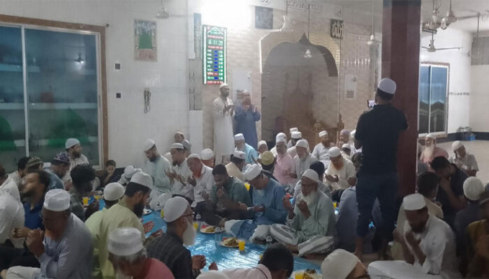 ইতেকাফকারী ও এলাকাবাসীর সম্মানে চাঁদপুর শহর জামায়াতের ইফতার মাহফিল