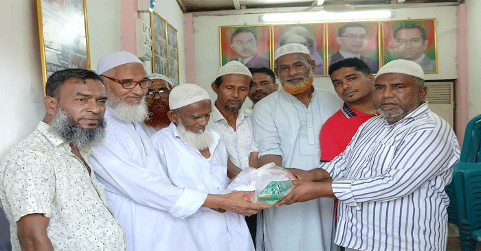 ৩০০ দরিদ্র পরিবার পেল প্রধানীয়া পরিবারের ঈদ উপহার