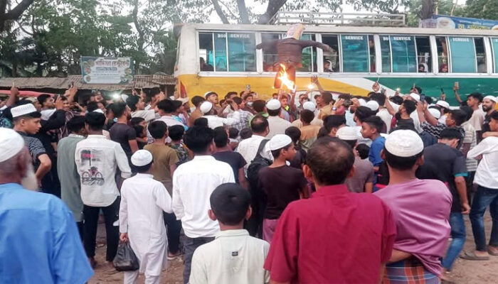ফিলিস্তিনে ইসরায়েলি হামলার প্রতিবাদে মহামায়ায় সর্বস্তরের জনগণের বিক্ষোভ মিছিল