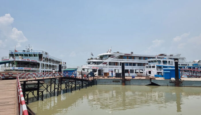 চাঁদপুরে যাত্রী সংকটে লঞ্চ চলাচল বন্ধের পথে