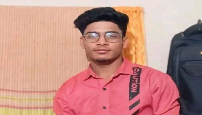 চাঁদপুরের সড়কে প্রাণ গেল হাজীগঞ্জের এনামের