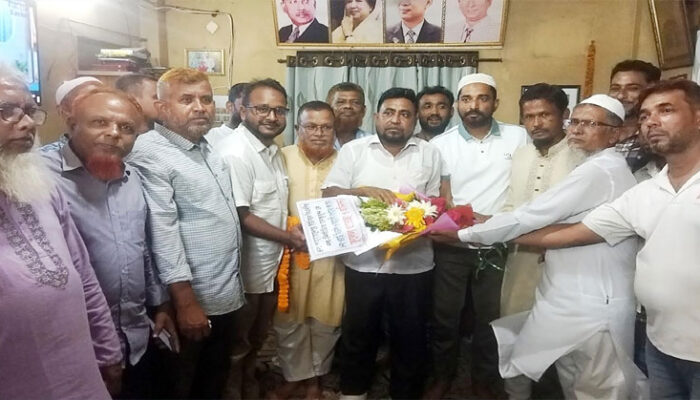 শাহমাহমুদপুর ইউনিয়ন বিএনপির নেতৃবৃন্দকে ৮নং ওয়ার্ডের ফুলেল শুভেচ্ছা