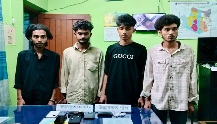 হাইমচরে যৌথ বাহিনীর অভিযানে তালিকাভুক্ত ৪ মাদক ব্যবসায়ী আটক