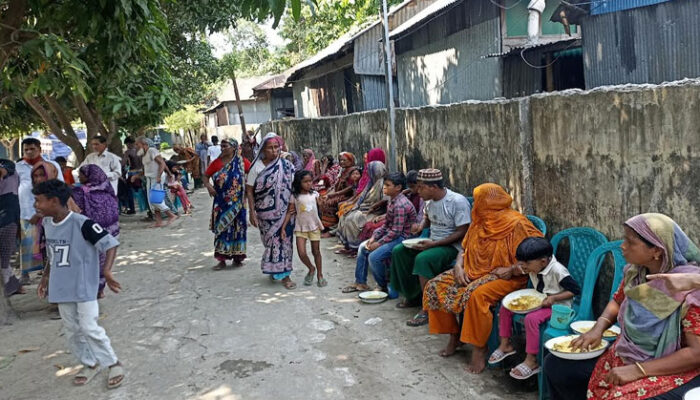 চাঁদপুর আয়াত ফাউন্ডেশনে বিনামূল্যে মাংস দিয়ে ভাত খান ৬ শতাধিক অসহায়রা