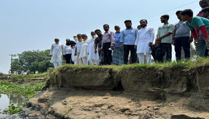 চরলক্ষীপুরে মেঘনা ধনাগোদা নদীর ভাঙ্গন এলাকা পরিদর্শনে পানি উন্নয়ন বোর্ড